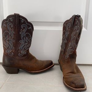Like new! Ariat women cowboy boots